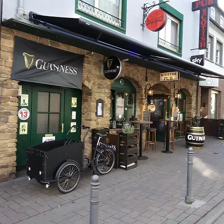 Appartamento Schlafen Ueber Der Whiskybar