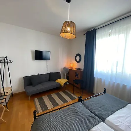 Schlafen Ueber Der Whiskybar Apartment *
