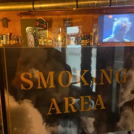 Schlafen Ueber Der Whiskybar *