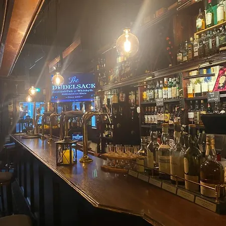 Schlafen Ueber Der Whiskybar Apartment *