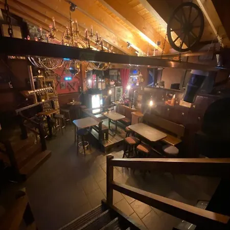 Schlafen Ueber Der Whiskybar Apartment *